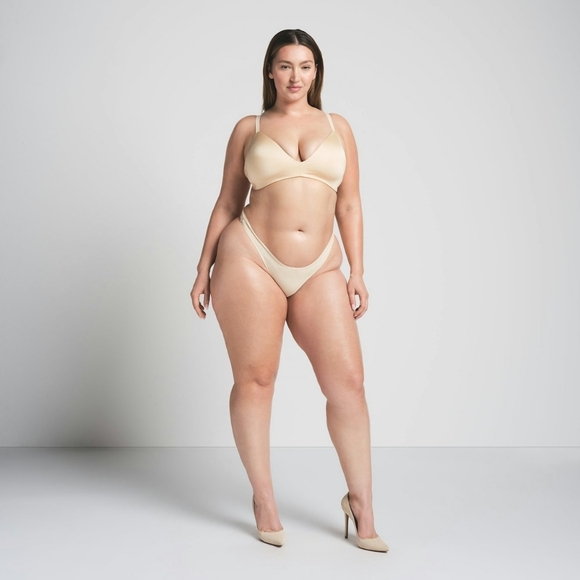 SKIMS Wireless Form T-shirt Demi Bra - Picture 3 of 14